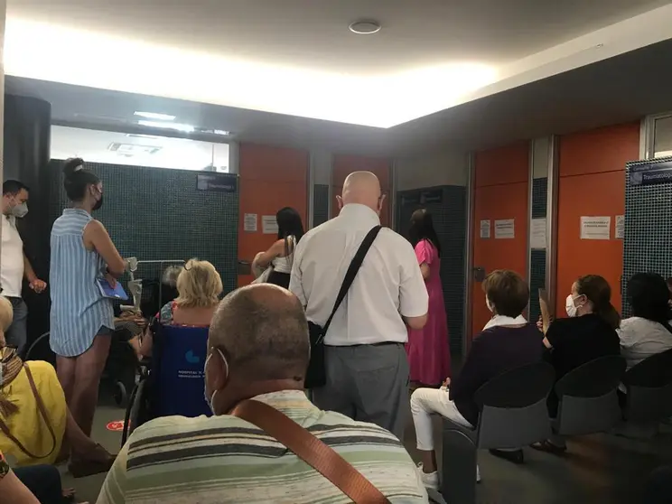 Pacientes en la sala de espera de Traumatología del Hospital Virgen de la Concha
