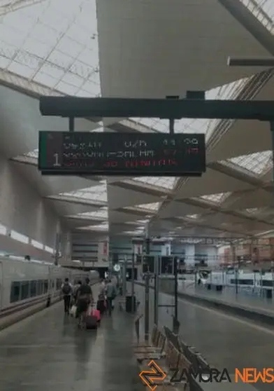 Pasajeros en la estación de tren de Zaragoza