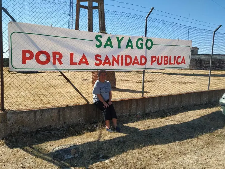 Pancarta por la sanidad rural digna en la ermita de Gracia. Fotografía: CEDIDA