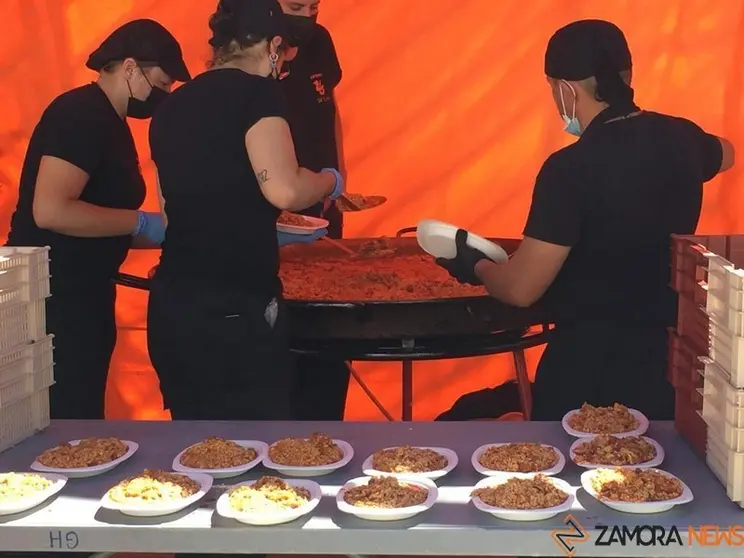 Comida solidaria (32)