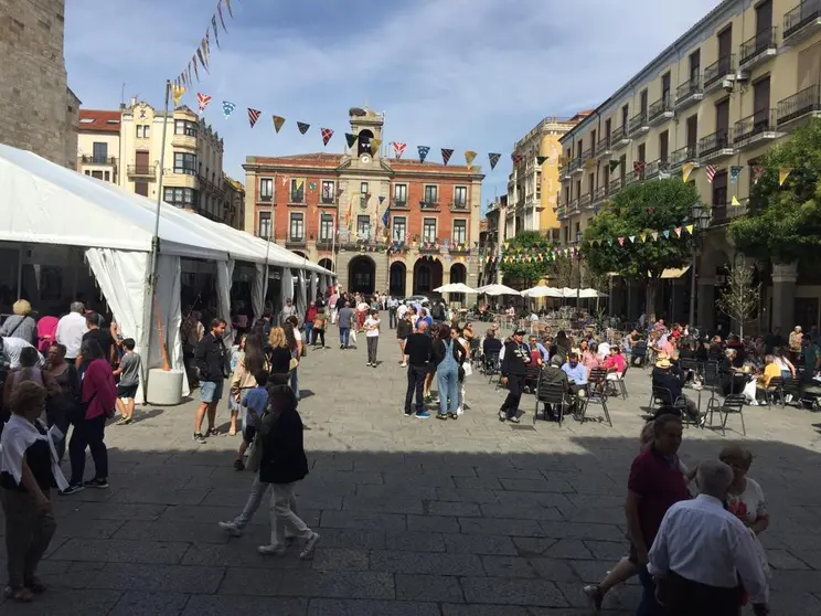 Ambiente de la feria FROMAGO en la Plaza Mayor