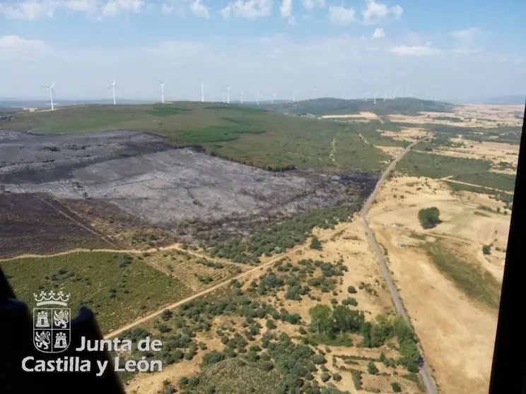 Un incendio en Ferreruela de Tábara continúa activo y en nivel 1 de