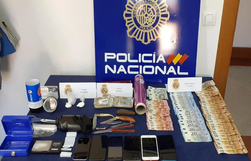 Material incautado en la operación de la Policía Nacional en La Alberca