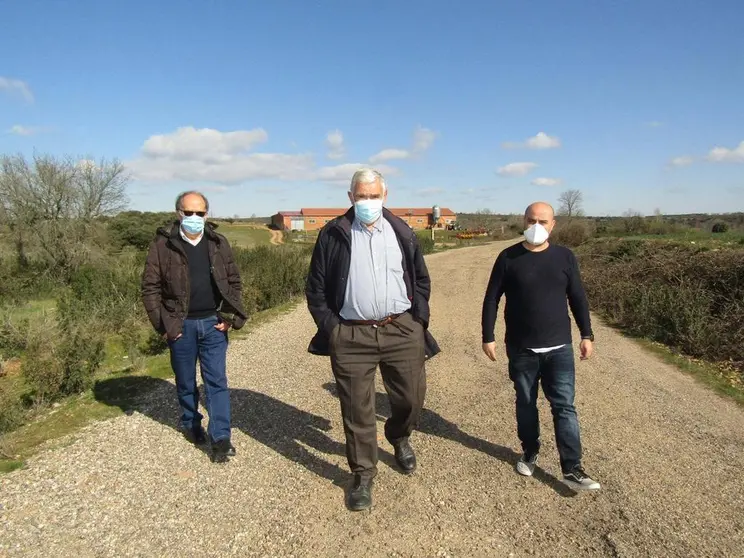 PSOE-Ayto. Fonfría. Manuel Ramos,Santiago Santiago López y Eduardo Folgado visista caminos agrícolas Aliste y Alba