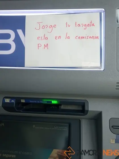 Nota dejada por un ciudadano en un cajero automático