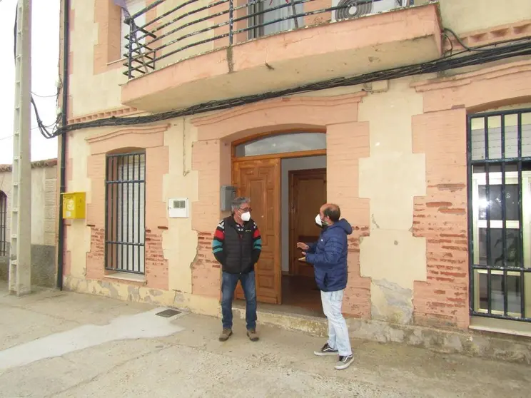 01 PSOE-Diputación Zamora. Visita Eduardo Folgado Torres del Carrizal con Alcalde Pedro Domínguez