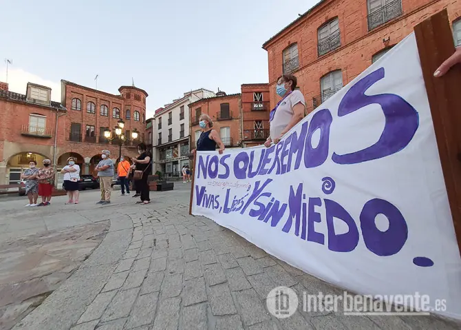 Manifestación contra la violencia machista en Benavente. Fotografía: Interbenavente