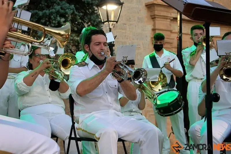 Actuación de la Banda de Cornetas y Tambores en Toro