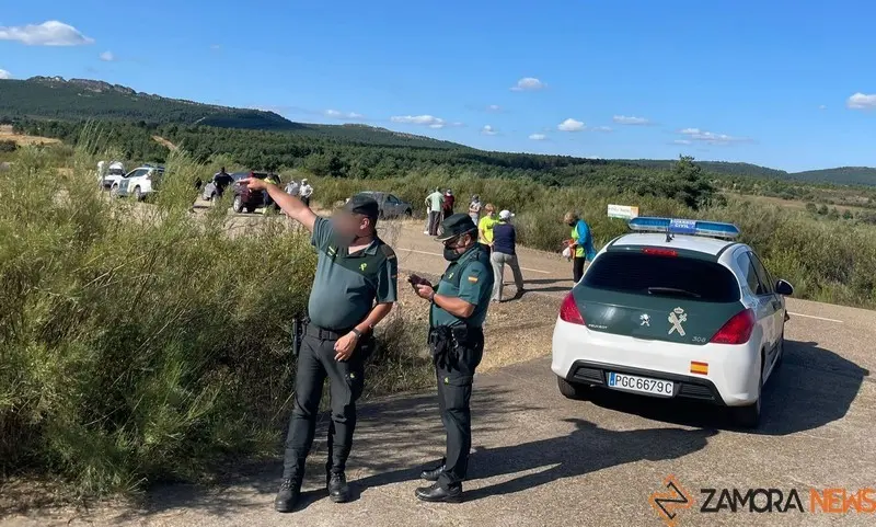 Efectivos de la Guardia Civil buscan al desaparecido