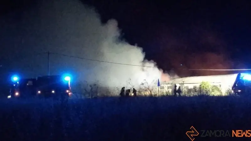 Imagen de archivo del fuego en la carretera de La Hiniesta