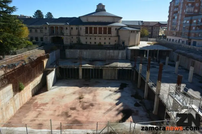 Obras en el Palacio de congresos de la Universidad Laboral