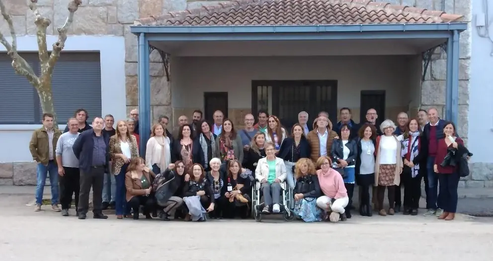 Foto de Familia del encuentro en el colegio de Muga de Sayago. Fotos cedidas