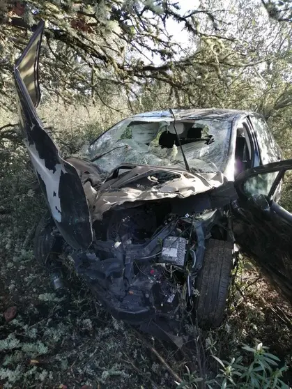 Estado en el que quedó el coche siniestrado en Otero de Sanabria. Foto Twitter