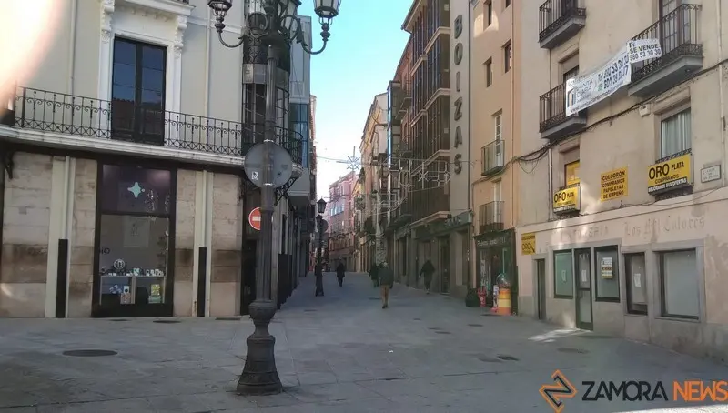 Viandantes por la calle San Andrés