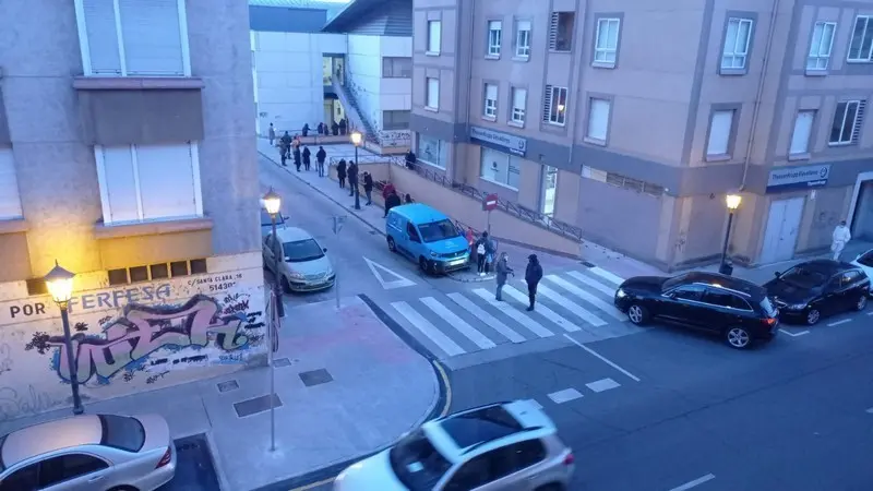 Colas en el centro de salud de Puerta Nueva para realizarse test