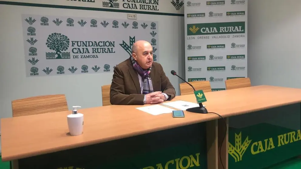 El secretario de la Fundación Científica Caja Rural, Feliciano Ferrero, ha sido el encargado de desgranar cada una de las actividades que se desarrollarán en la Jornadas de INFOSALUD. | Foto archivo