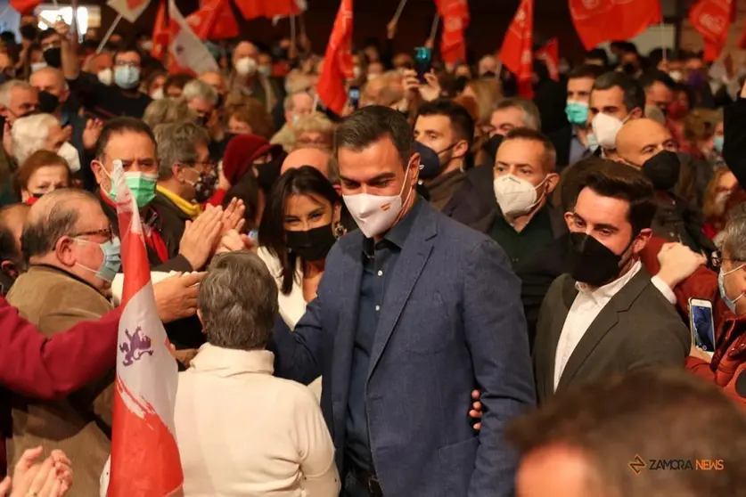 Pedro Sánchez y Luis Tudanca en un acto electoral en Zamora