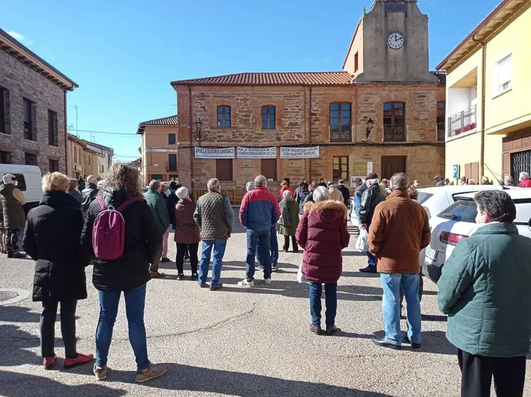 Última concentración realizada en la Plaza del Reloj de Tábara por una sanidad rural digna