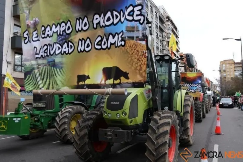 Tractor en una manifestación en Zamora