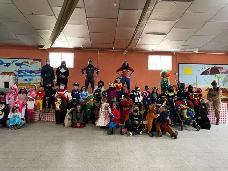 Los pequeños participantes en el carnaval de Villamor de los Escuderos