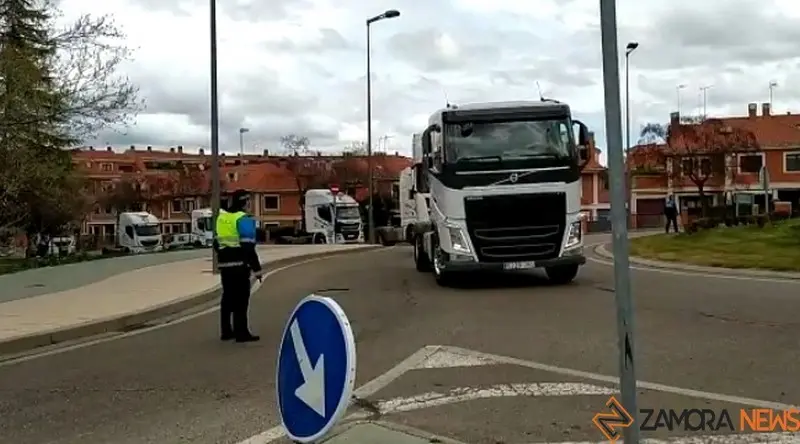 Marcha de camiones por Zamora. Foto Paco Colmenero