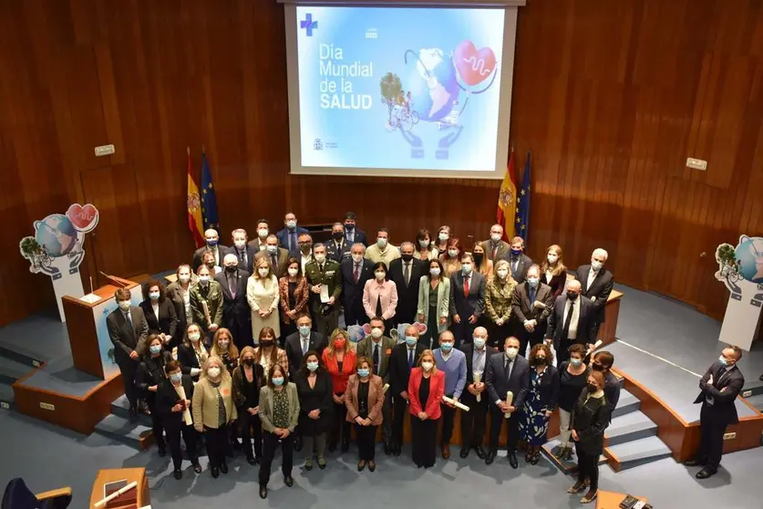 Foto de familia de la entrega de las condecoraciones con motivo del Día Mundial de la Salud