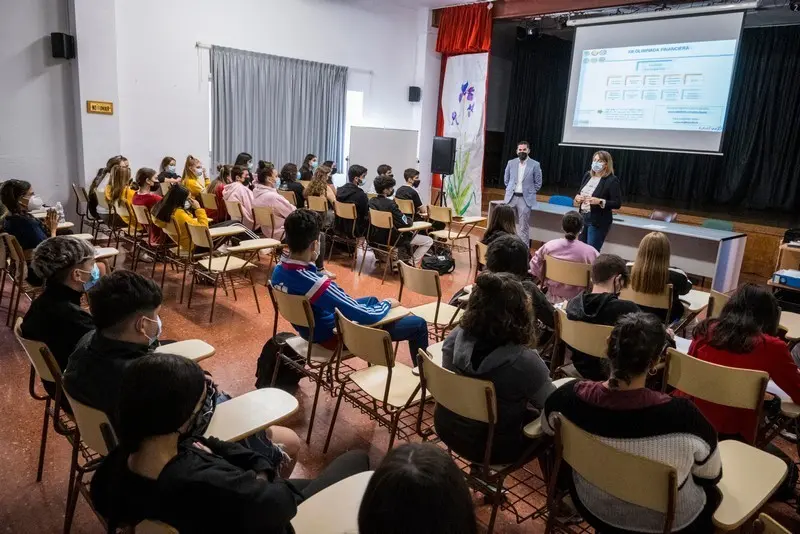 Escolares en las jornadas financieras de Unicaja