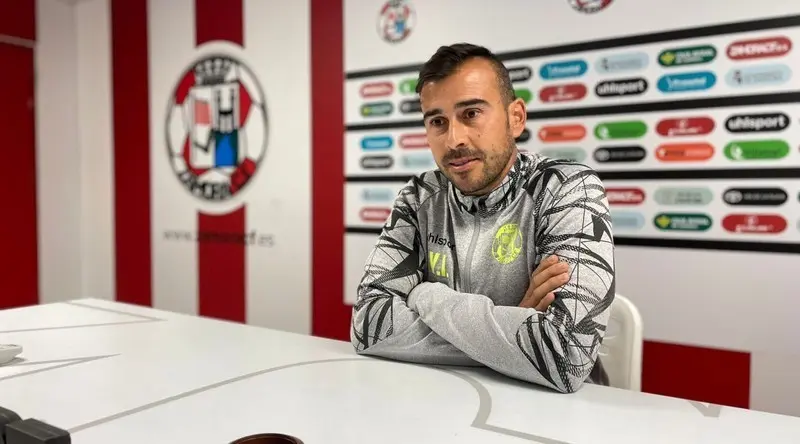 Yago Iglesias en rueda de prensa.