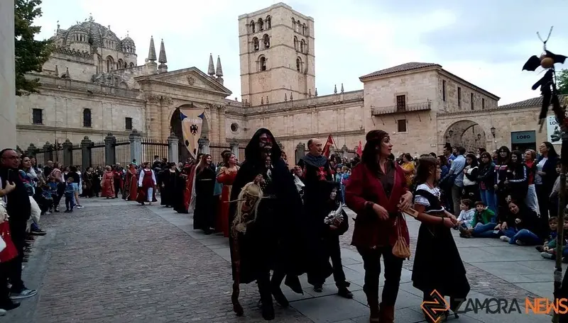 Desfile medieval desde la Catedral a la Plaza Mayor