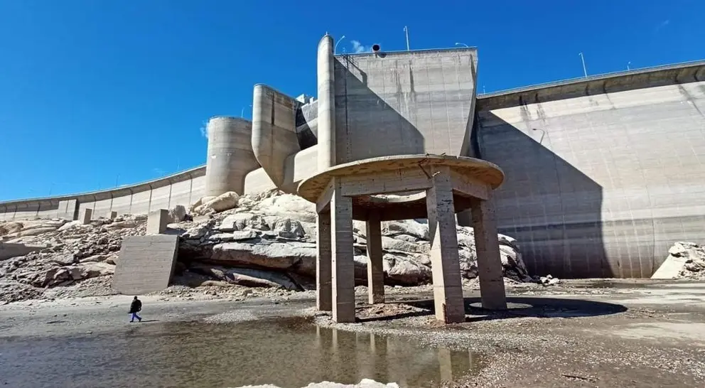 Estado del embalse de Almendra durante el vaciado para enviar agua a Portugal. Fotografía: CEDIDA