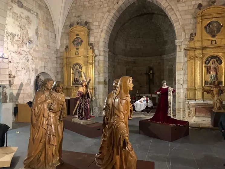 Los pasos de Jesús Nazareno, La Verónica y Las tres Marías ya descansan en la iglesia de Santa María