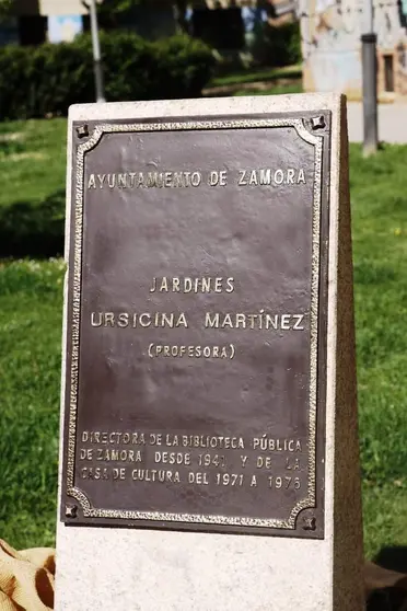 Placa en homenaje a doña Ursicina Martínez