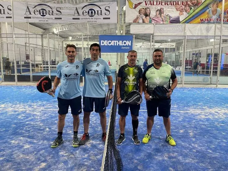 Foto: Viriato PC C.C. Valderaduey en liga Lapi.

(Amador Verdugo y Domingo Ferrero por Viriato PC y Abelardo Fernández e Ignacio Rodero por Padel Zamora)