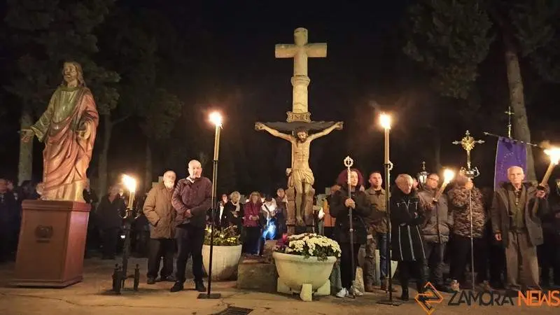 Asistentes a la procesión de Ánimas