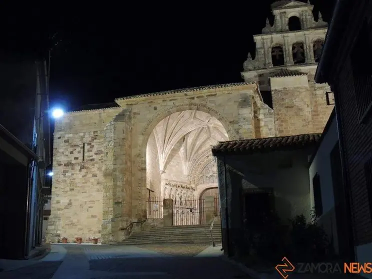 La Iglesia de la Hiniesta, iluminada