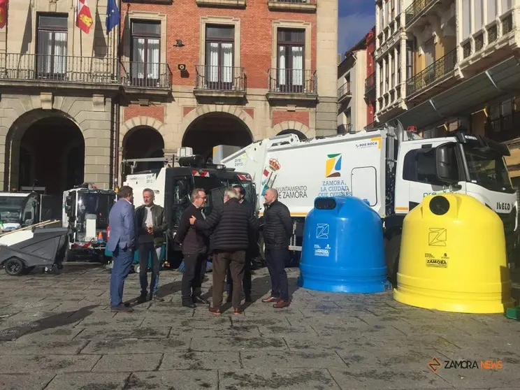 Recogida firmas Presentación del nuevo servicio de de limpieza en Zamora_3