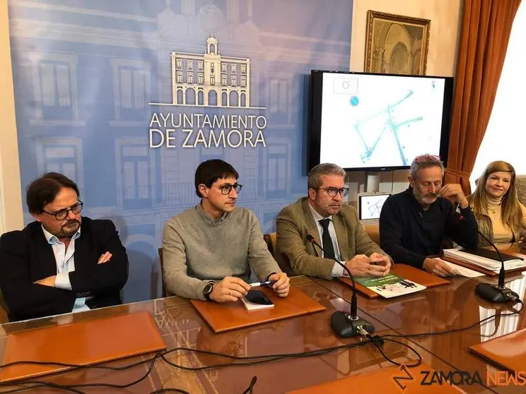 Presentación en el Ayuntamiento de Zamora de los cambios de carga y descarga