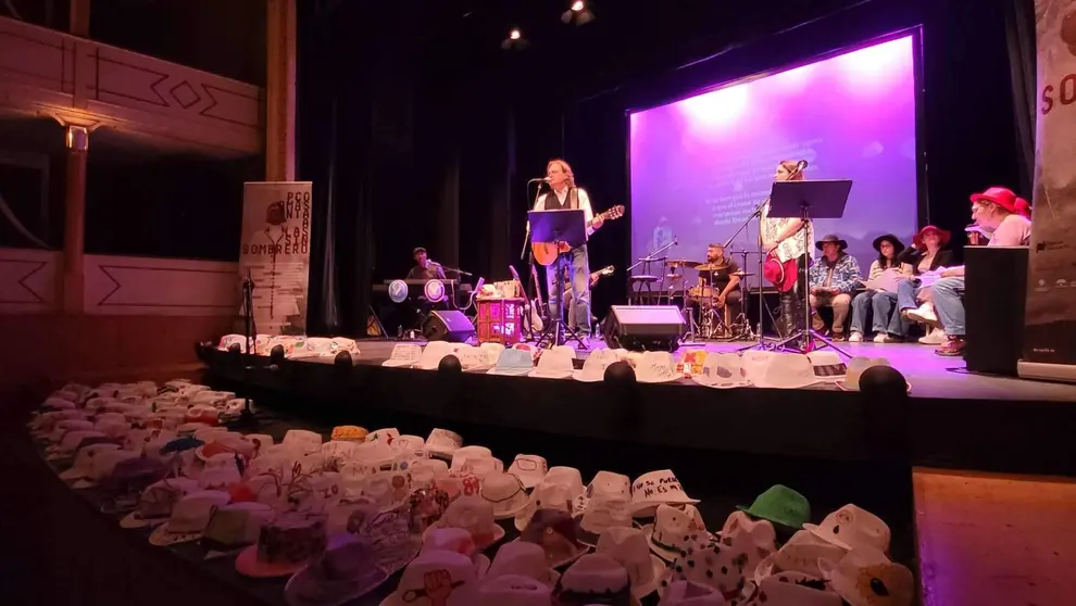 Paco Damas durante el concierto de Fundación Intras en el Teatro Latorre de Toro Fotografía: Fundación Intras