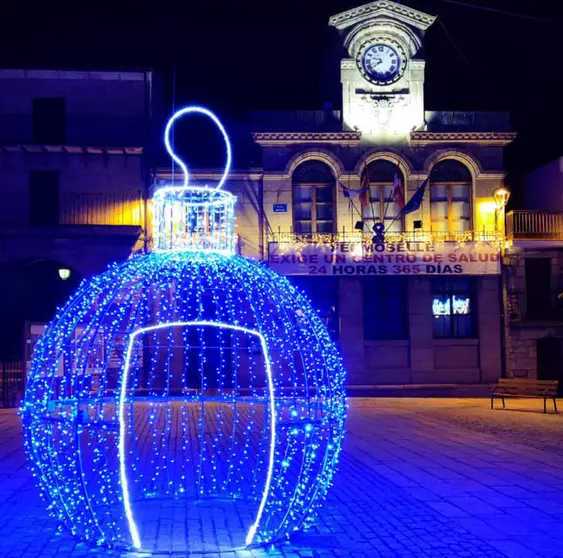 Iluminación navideña en Fermoselle. Foto archivo