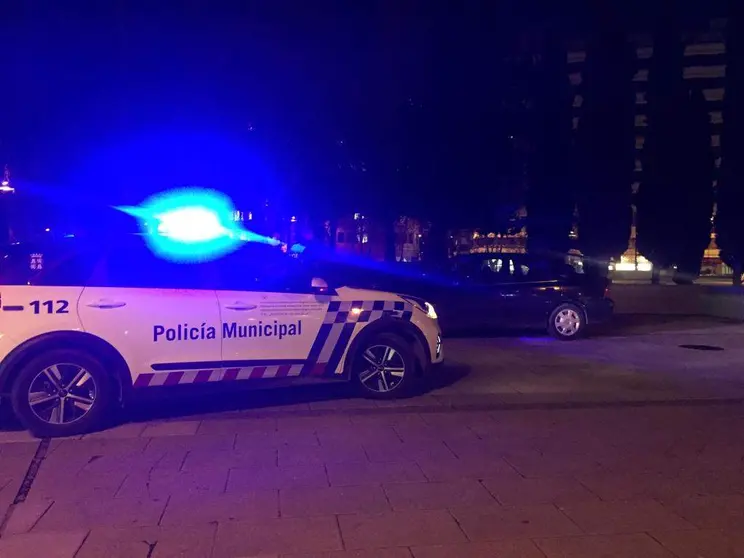 coche aparcado en La Marina. Imagen: Estefanía Vega