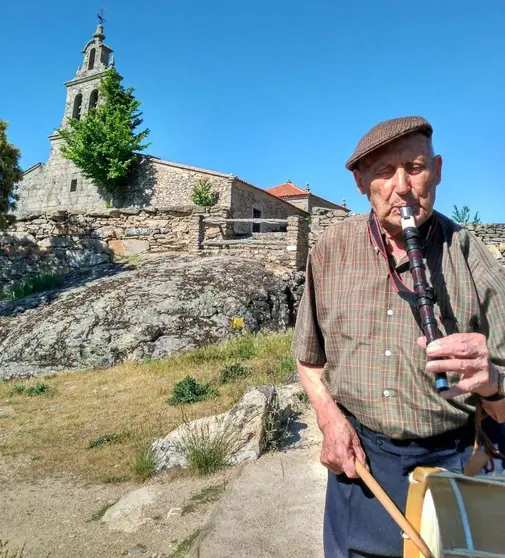 Manuel Trufero, el tamborilero de Argañín