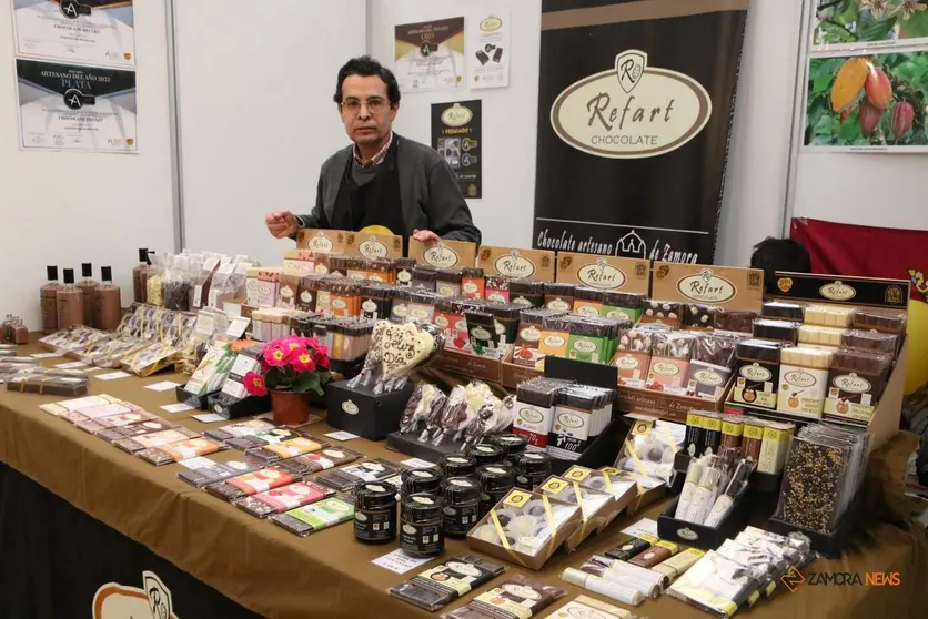 José Luis Refart de Chocolate Refart con su stand en la feria MELIZA