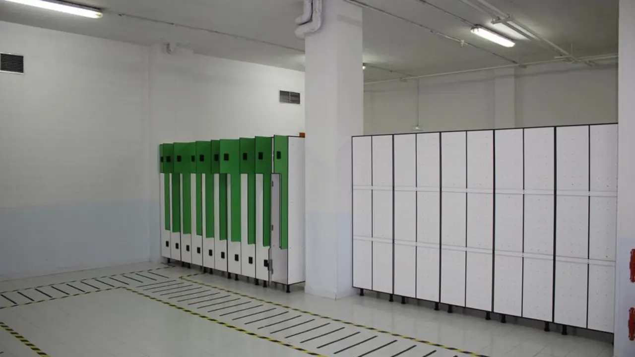 Vestuarios piscina Los Almendros. Imagen de archivo