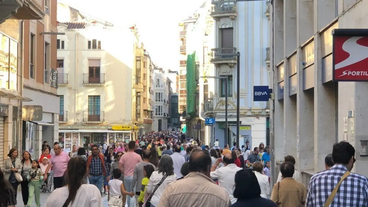 Santa Clara llena de gente este domingo de San Pedro. Foto Marcos Vicente