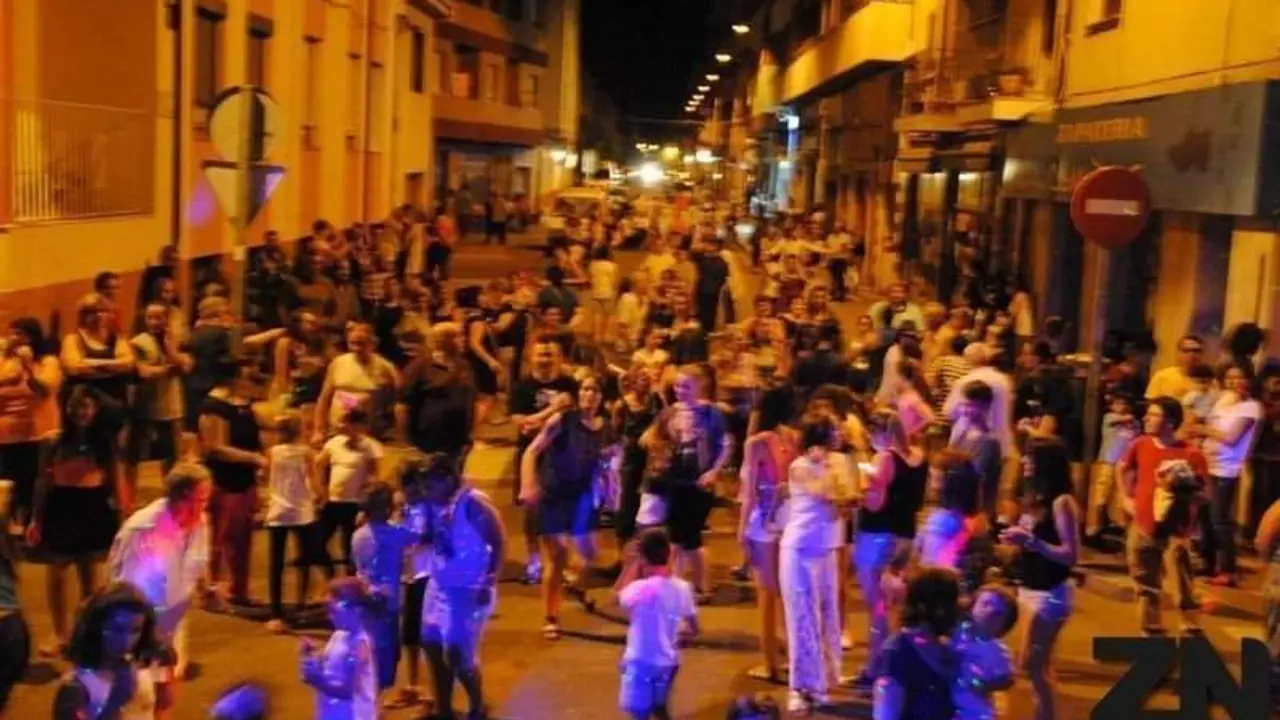 Fiesta en el barrio de Los Bloques