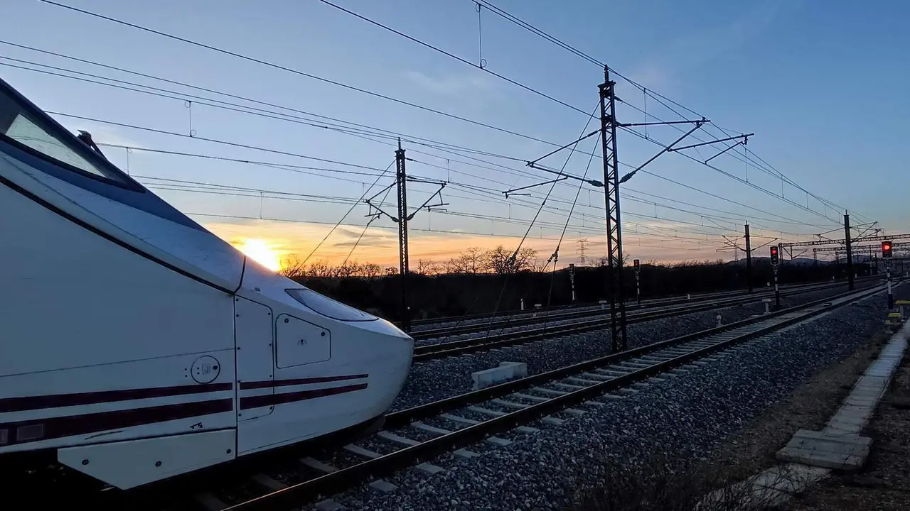Tren parado en T&aacute;bara