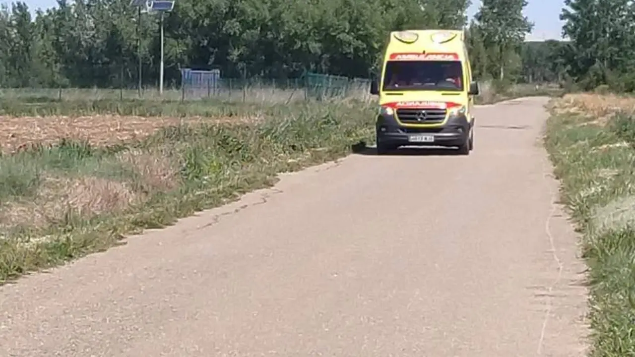 Ambulancia en una localidad de Zamora tras un accidente