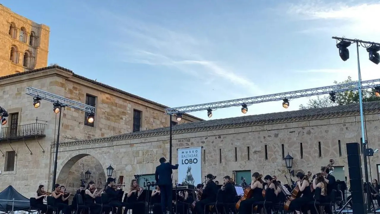 Concierto en la Plaza Catedral de Zamora. Imagen de archivo