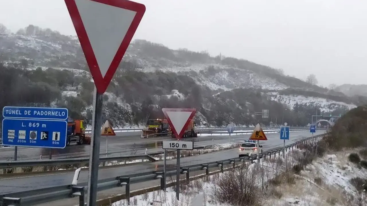 carreteras nieve. imagen de archivo