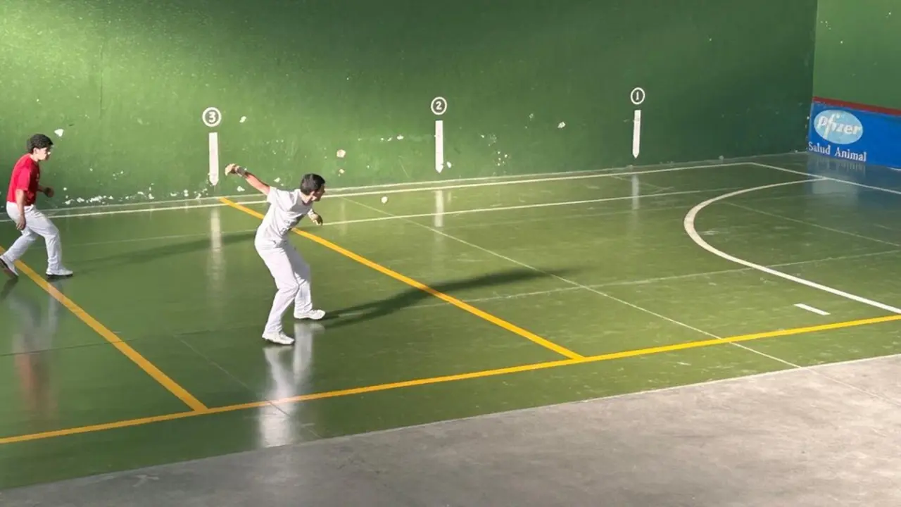 San Atilano y San Cosme, Pelota Mano